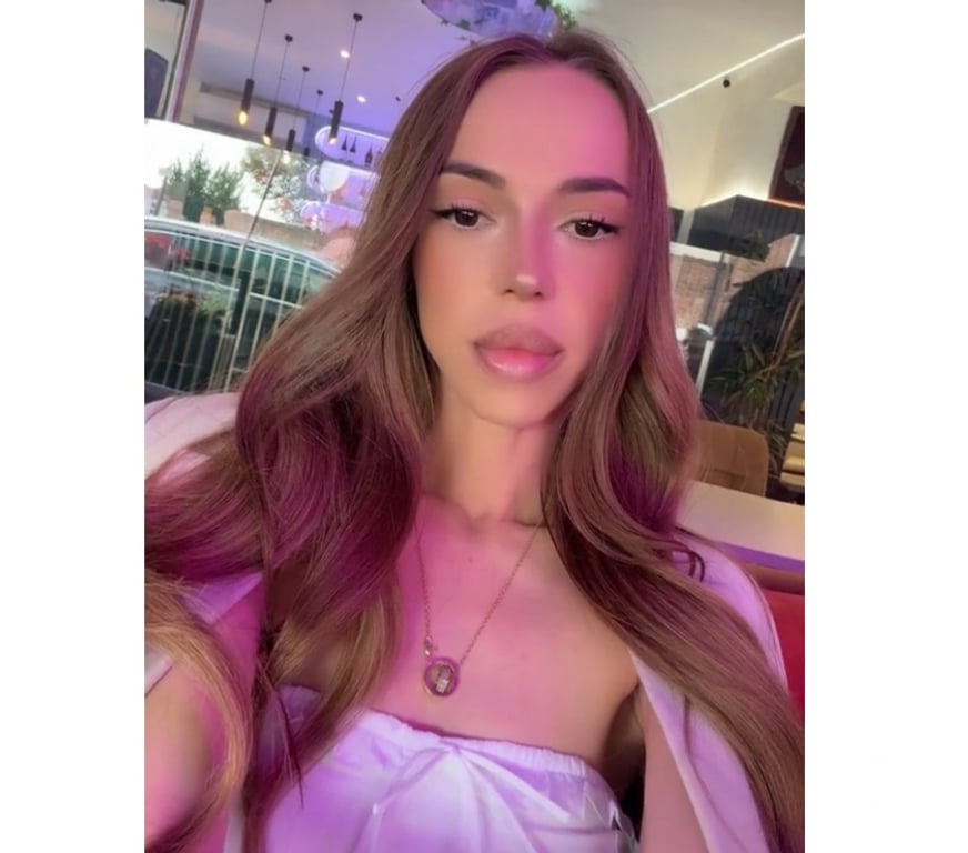 AMANDA 100% REAL PARTY girl